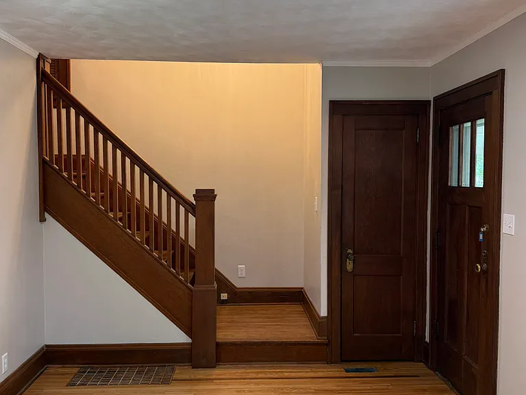 1067 Dale St N — Photo 5