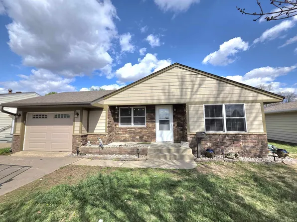 1512 Cedar St, Yankton, SD 57078