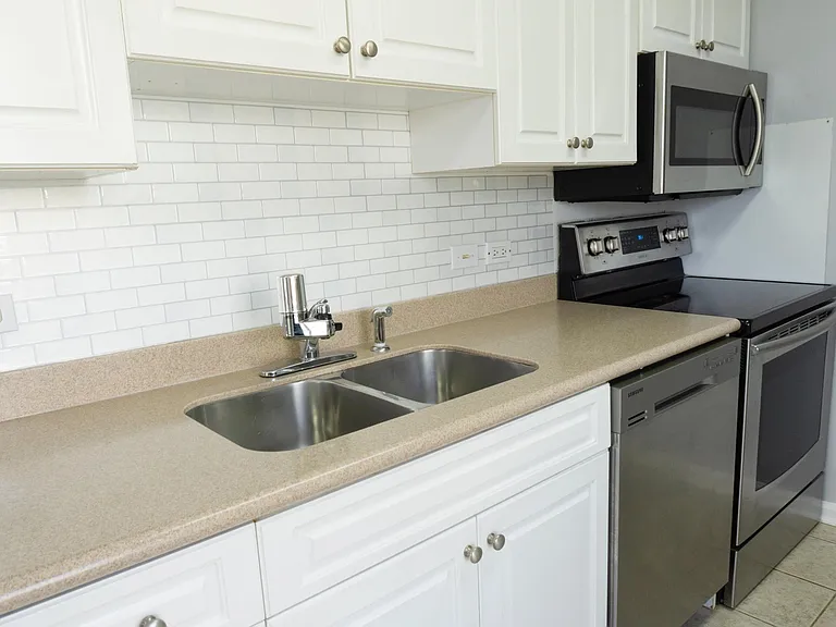 2 Old South Ct #2H — Photo 13