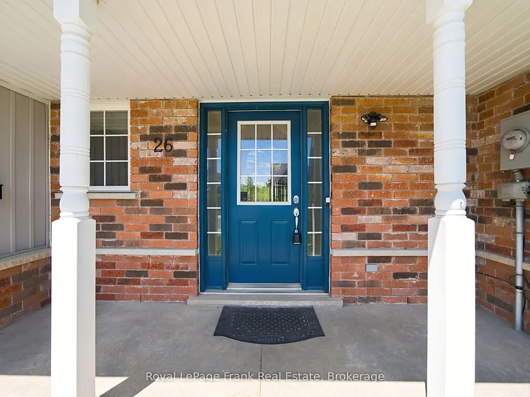 26 Fallingbrook Cres — Photo 4