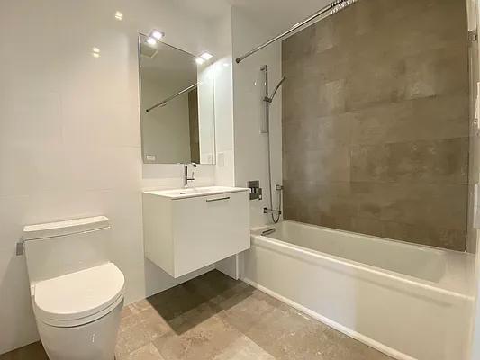 Rented by Chase Global Realty Corp | media 14