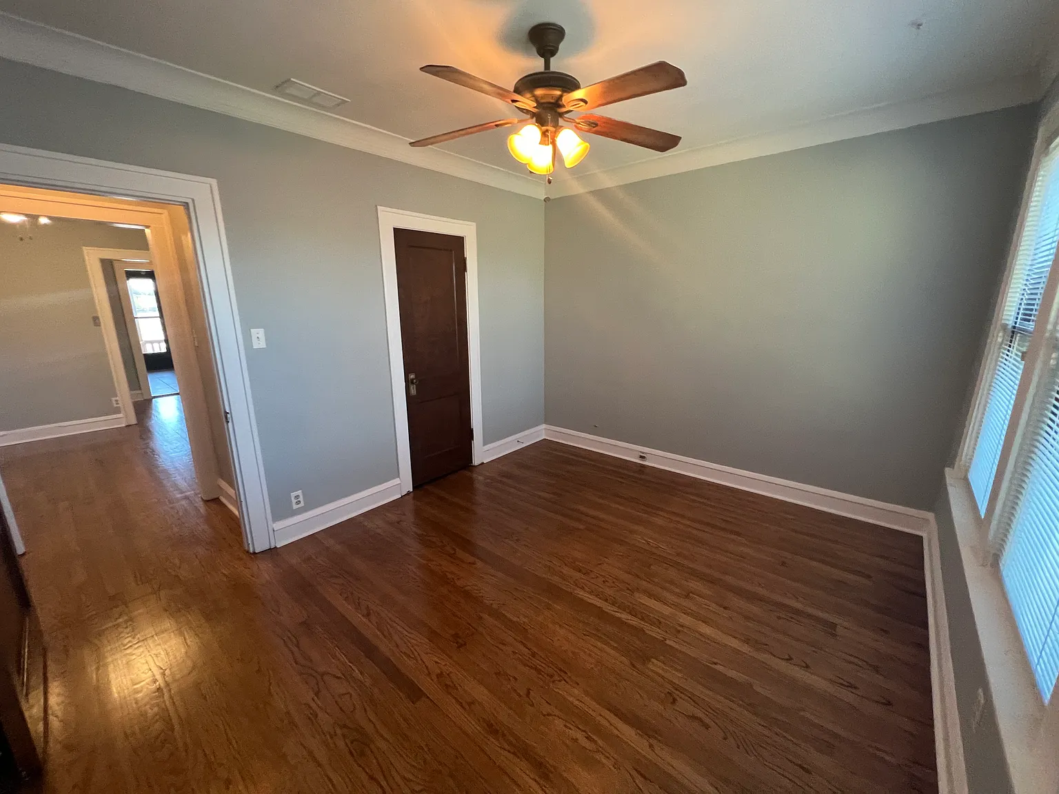 2 bed, 1000 sqft, $1,600 — Photo 3