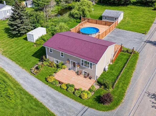 31 Tower Rd, Halifax, NS B0J 1N0