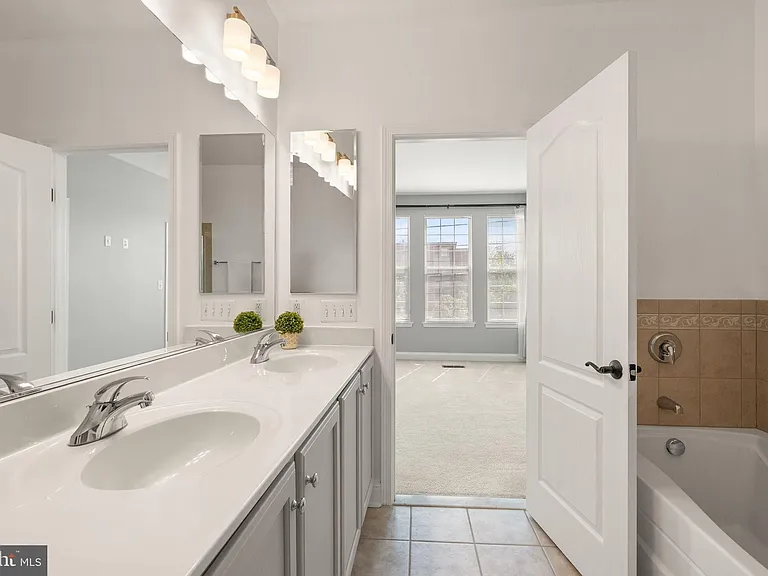 242 N Summit Ave #21 — Photo 34