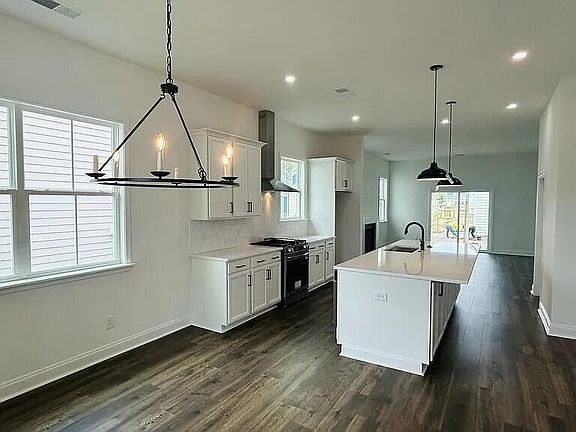 2nd image of 711 Rumbling Leaf Ln #1526