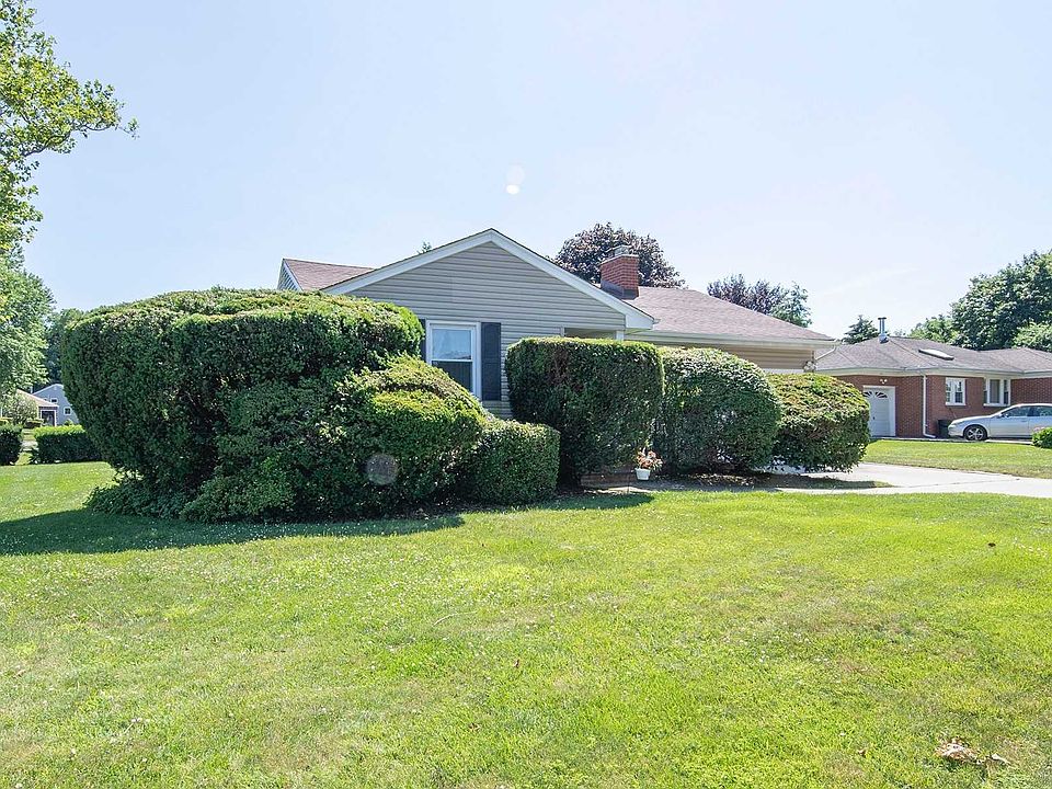 2nd image of 28 Gainsboro Ln