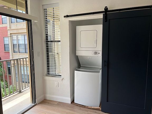 5th image of 911 N Orange Ave APT 428