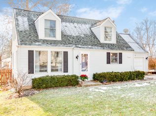 17 Maple Ave, Lake Zurich, IL 60047