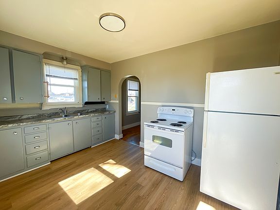 3rd image of 521 Themis St #A