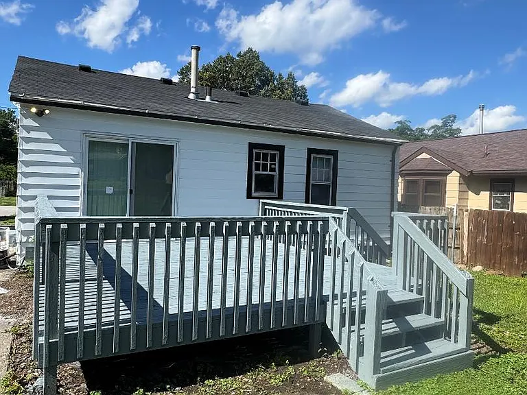 1807 E Walnut St — Photo 9