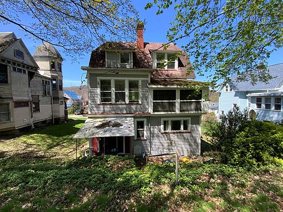 2nd image of 149 W 3rd St