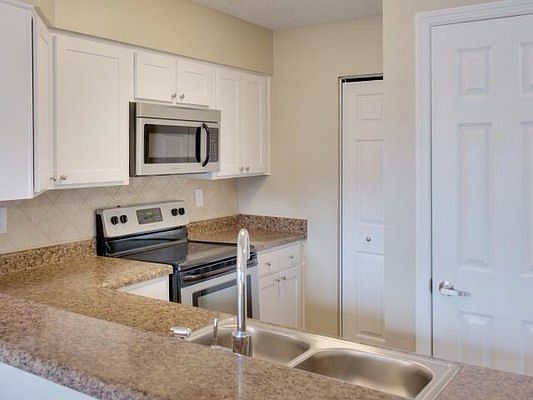 2nd image of 509 W 8th St APT 3A