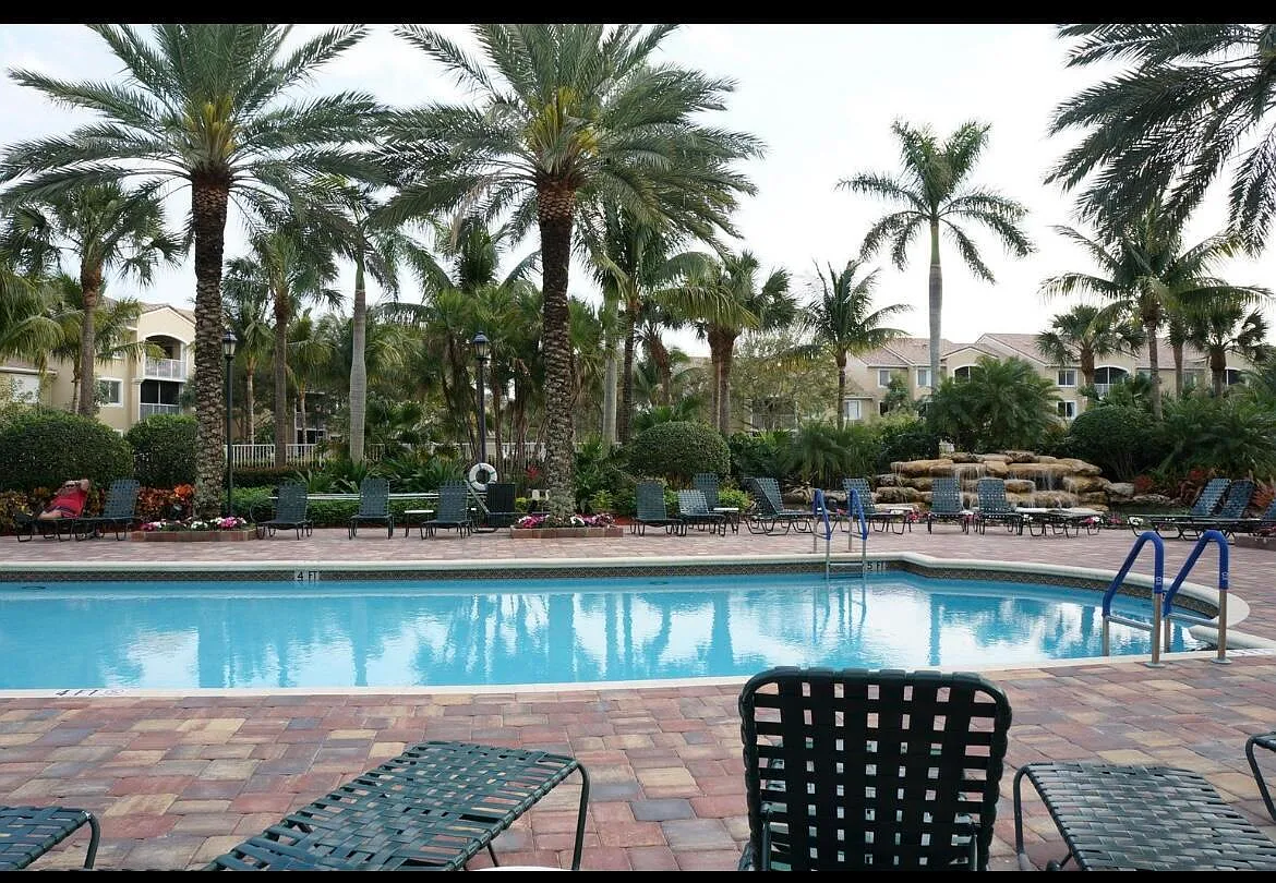 2 bed, 2.0 bath, 991 sqft, $3,800 — Photo 4