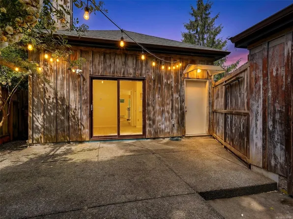 1607 Rebecca St, Victoria, BC V8T 3N3
