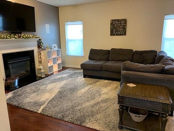 5th image of 2035 Zoe Ln