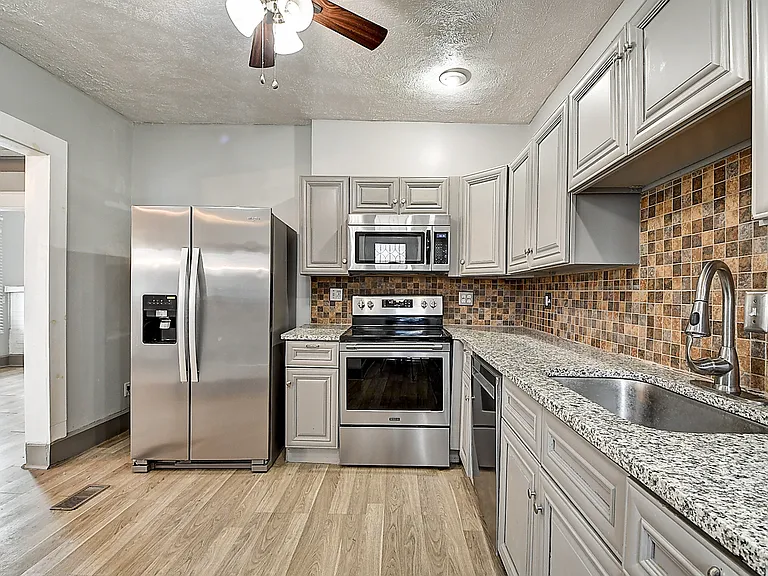 2915 N Talbott St — Photo 13