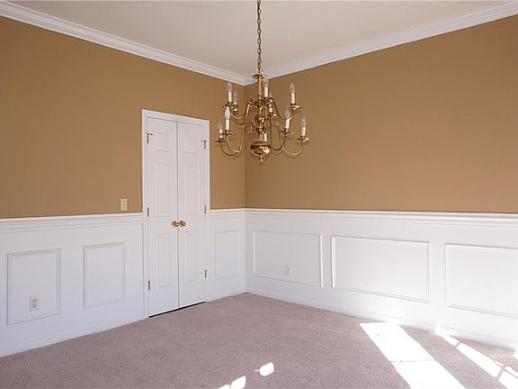 4th image of 1025 Old Greystone Dr