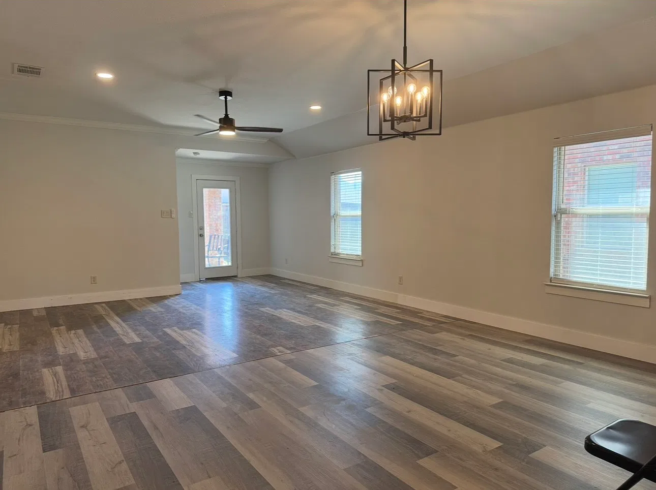 3 bed, 1913 sqft, $2,100 — Photo 3
