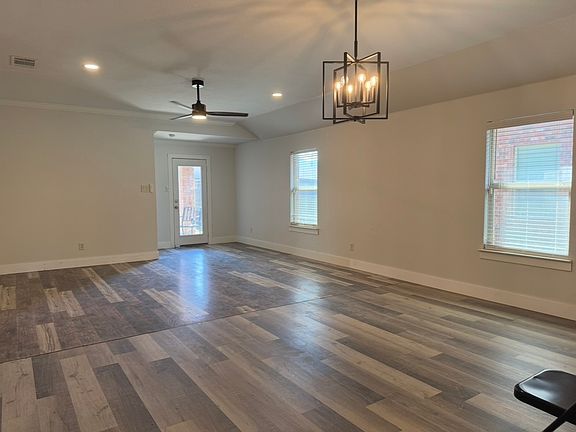3rd image of 429 Paddock Ln