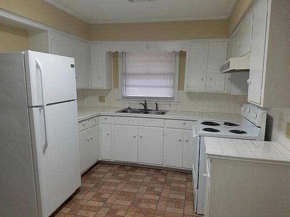 2nd image of 1712 Gillespie Dr