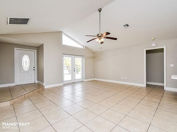 3rd image of 620 SE 11th Ave #11