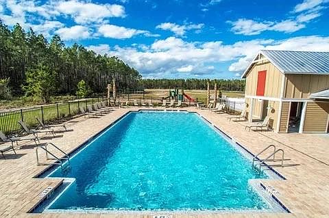 3rd image of 77302 Mosswood Dr