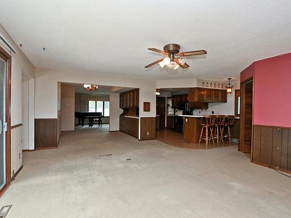 4th image of 299 County Road C2 W