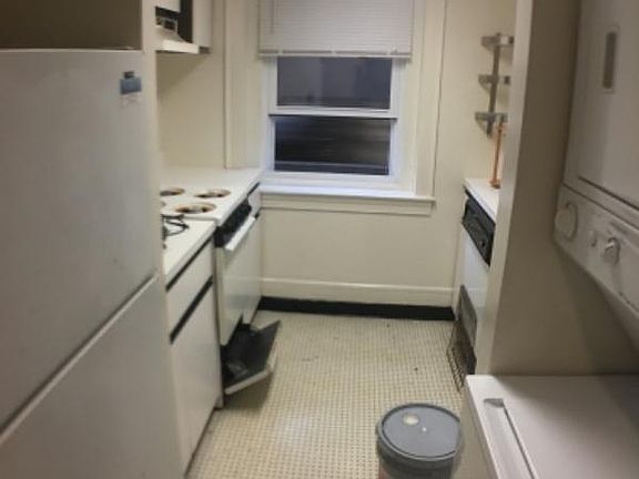 3rd image of 1327 Spruce St APT 4C
