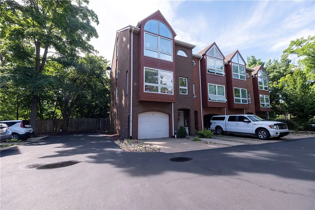 3 bed, 2.5 bath, 1837 sqft, $2,500 — Photo 1
