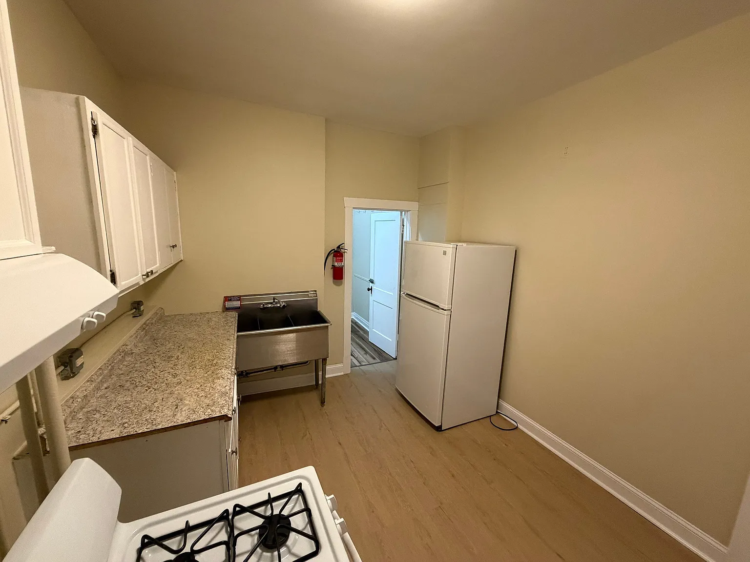 Studio, $1,025 — Photo 4