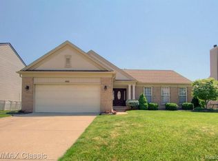 8168 Creekside Dr, Westland, MI 48185