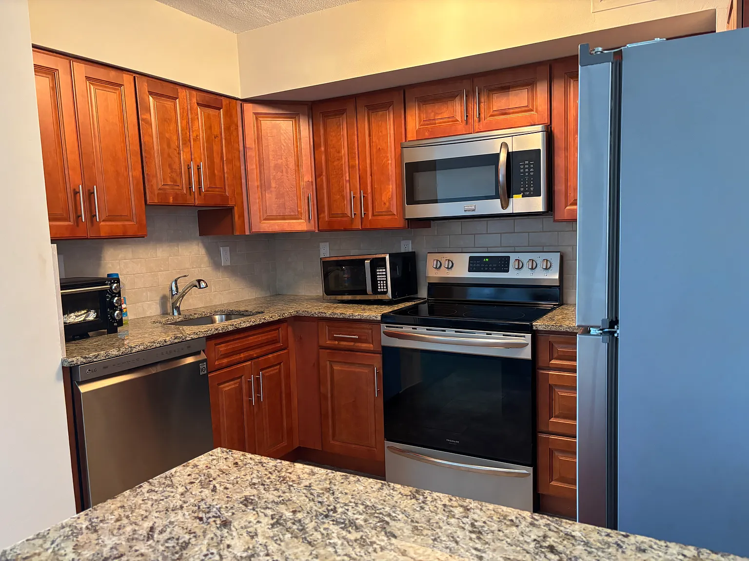 1 bed, 1000 sqft, $2,650 — Photo 3