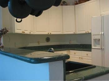 4th image of 200 NE 14th Ave APT 4