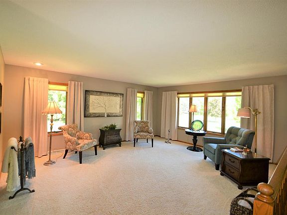 3rd image of 22640 Meadowbrook Ave N