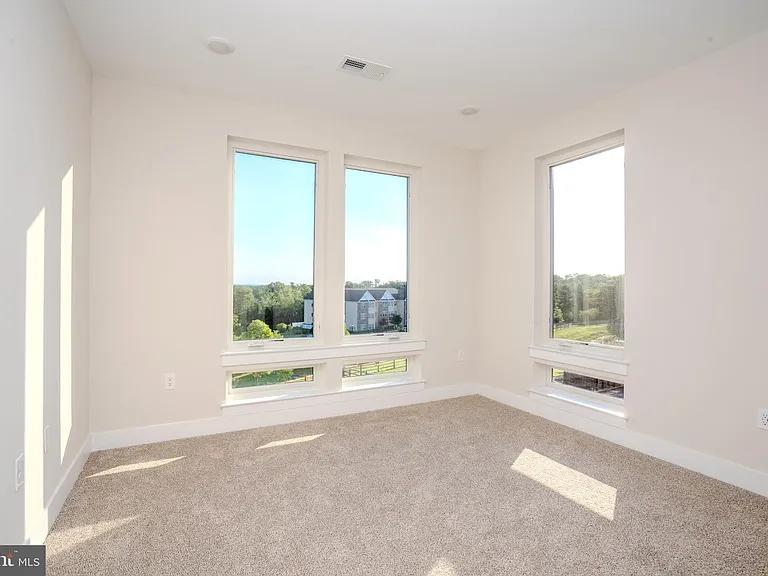 112 Village Dr — Photo 15