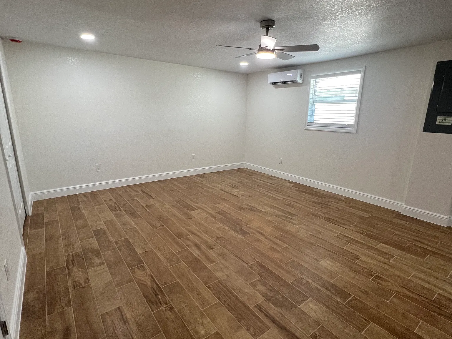 5650 Dolores Dr — Photo 4