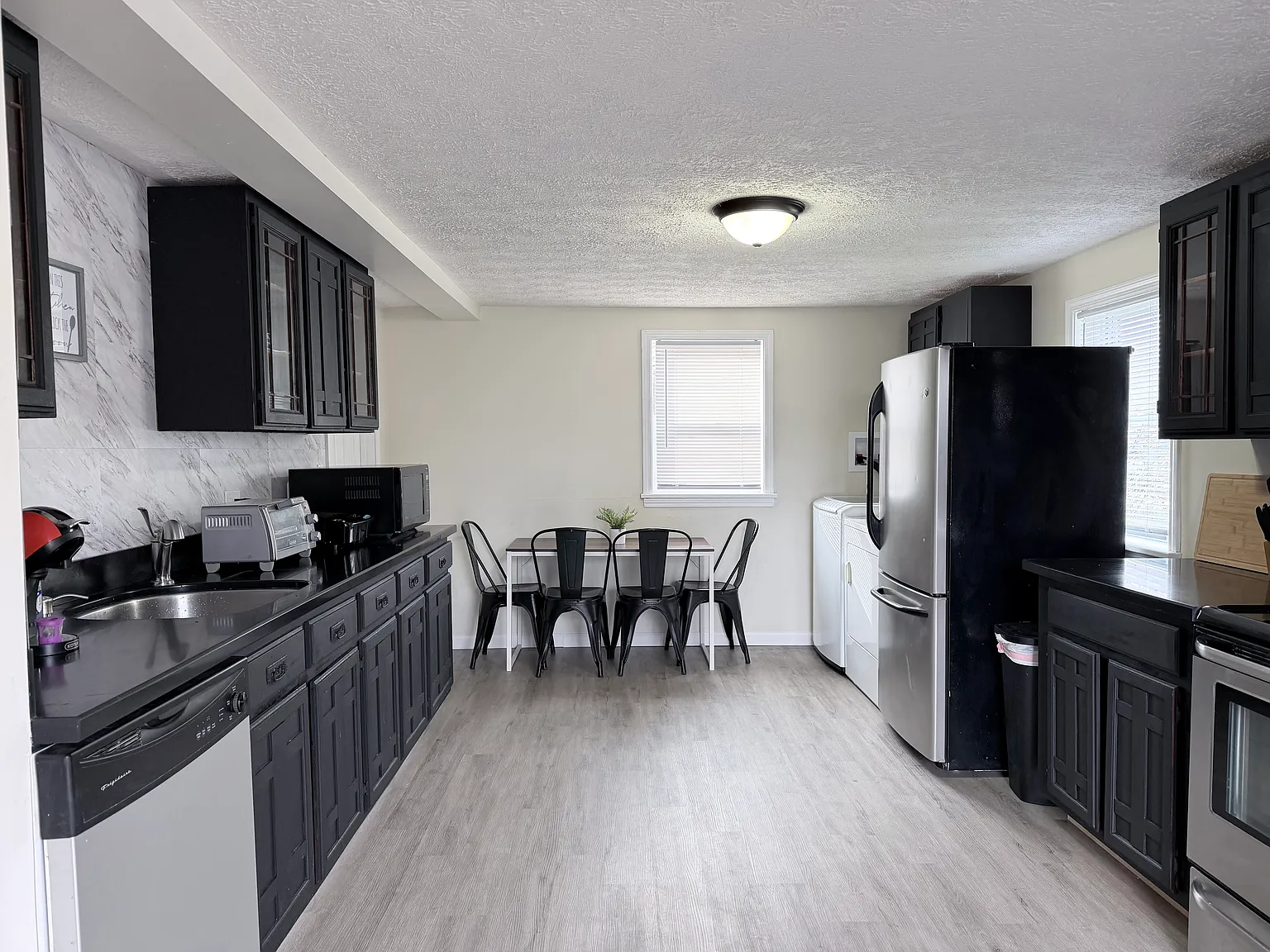 556 Middle Rd — Photo 1