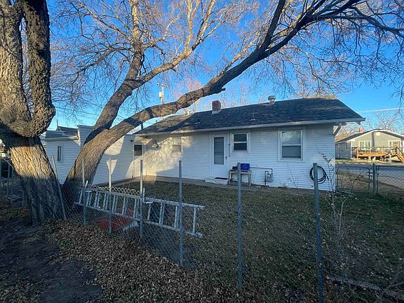 5th image of 216 S Oak St
