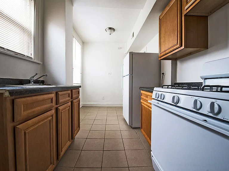 1042 N Leamington Ave — Photo 15