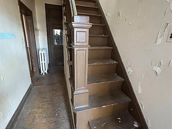 5th image of 204 W Missouri St