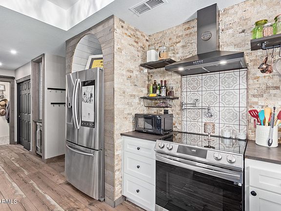 5th image of 10215 N 12TH Place #1