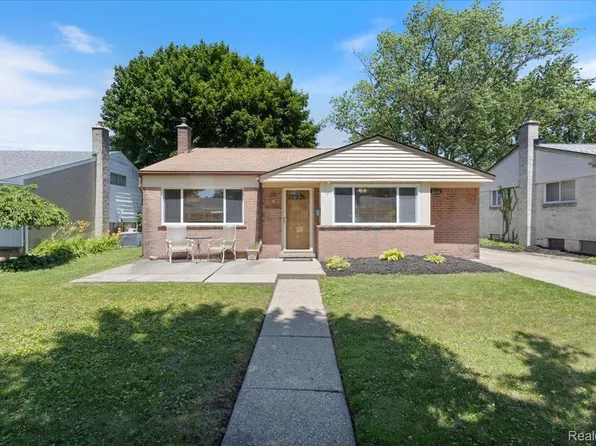 1070 Dreon Dr, Clawson, MI 48017