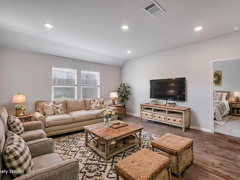 109 Bethpage Dr — Photo 6