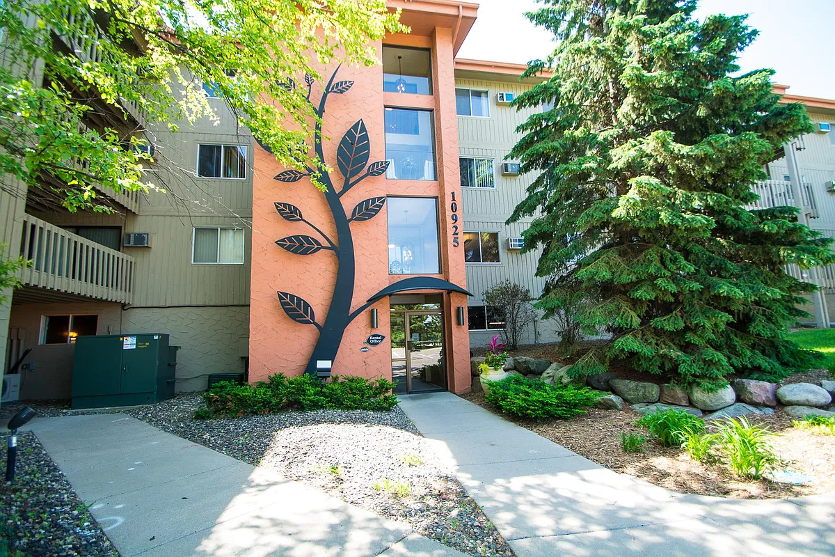 Building Photo - Wilshire Wood