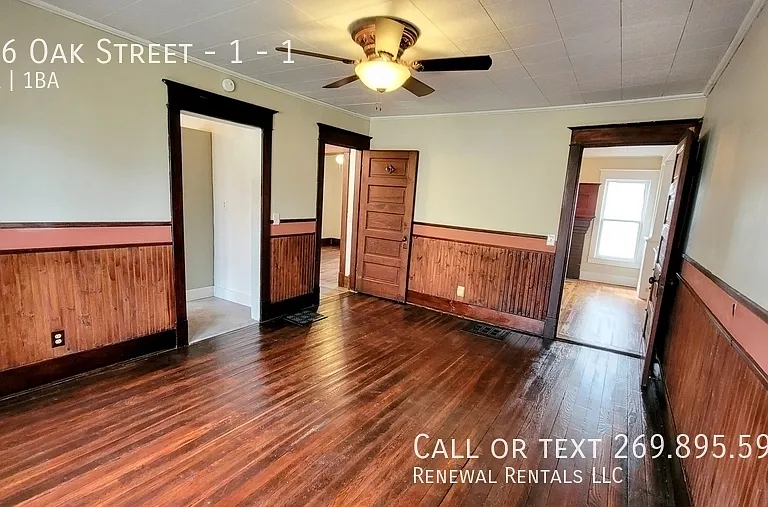 206 Oak St #1 — Photo 10