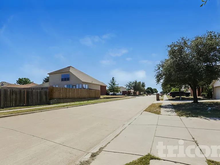 1124 Mustang Ridge Dr — Photo 5