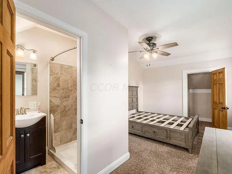 2339 Summit St — Photo 13