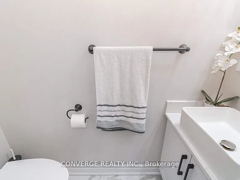 39 Greenwood Cres — Photo 17