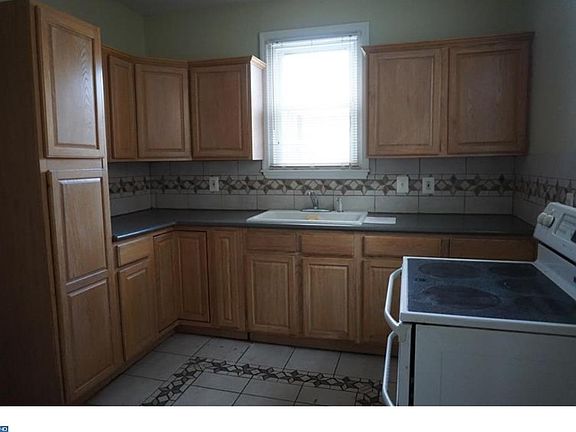 5th image of 5759 Woodbine Ave