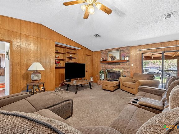 4th image of 406 E Upshaw Ave